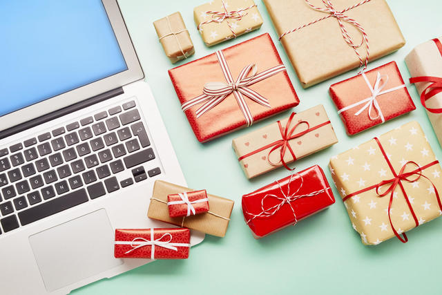 7 clever ways to avoid overspending this holiday season